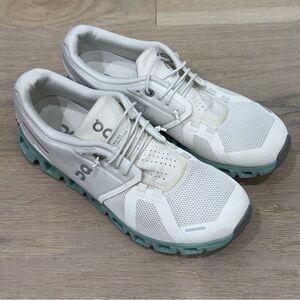 ON Women's Cloud 5 Running Shoes Size 8